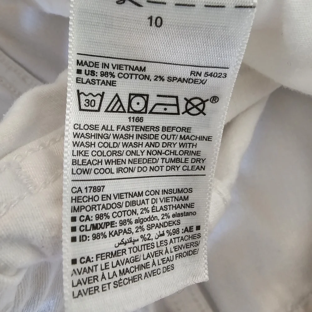 6/$20 Old Navy White Jean Shorts Size 10